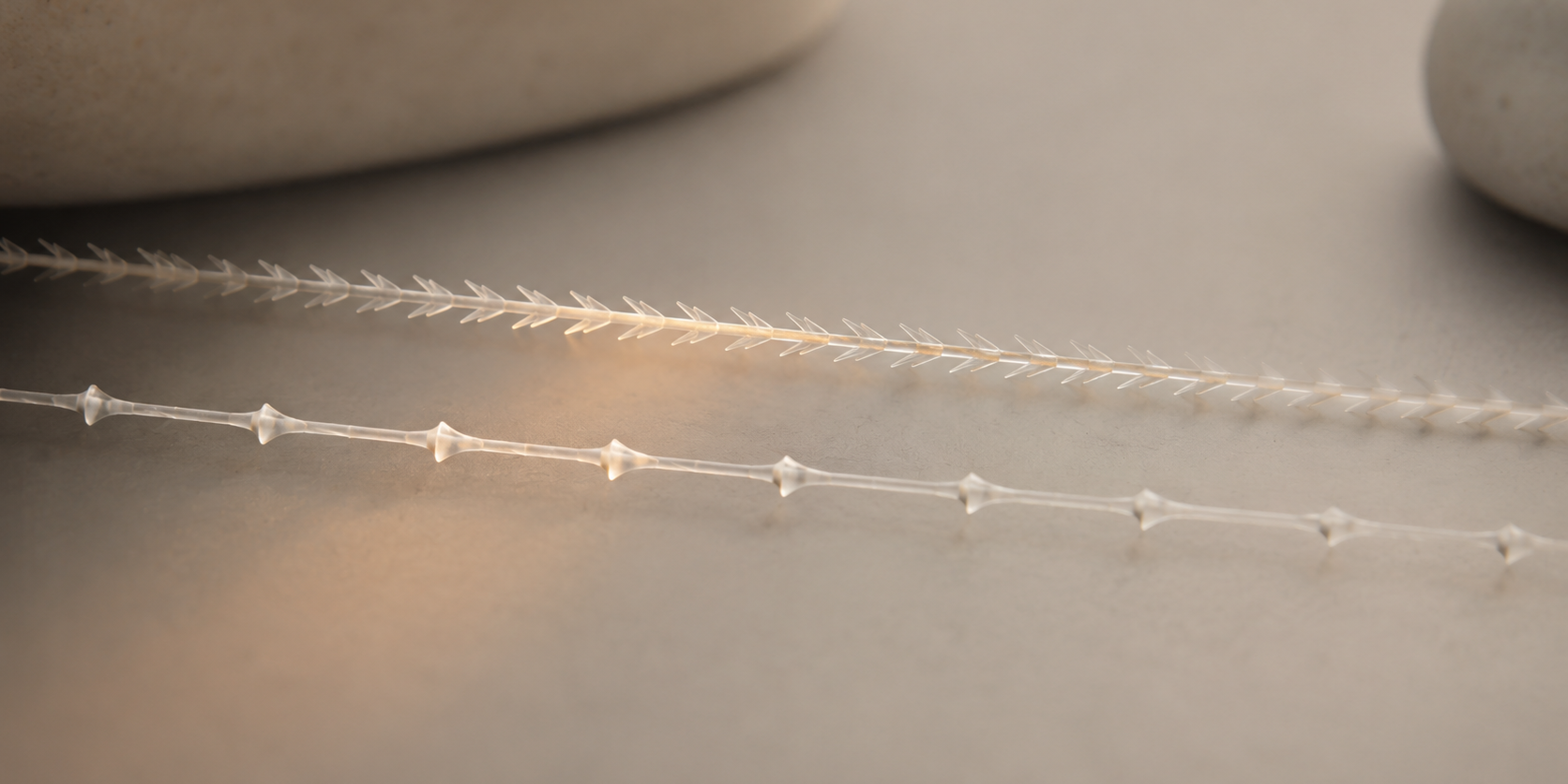 Barbed vs coned thread structure comparison (Aptos, Silhouette Soft)
